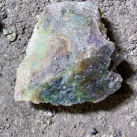 蛇纹石玉未镶嵌珠宝奇石