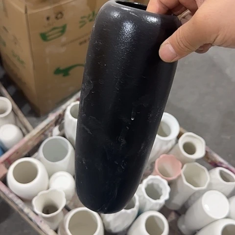瓶英*瑕疵黑24厘米陶瓷一个