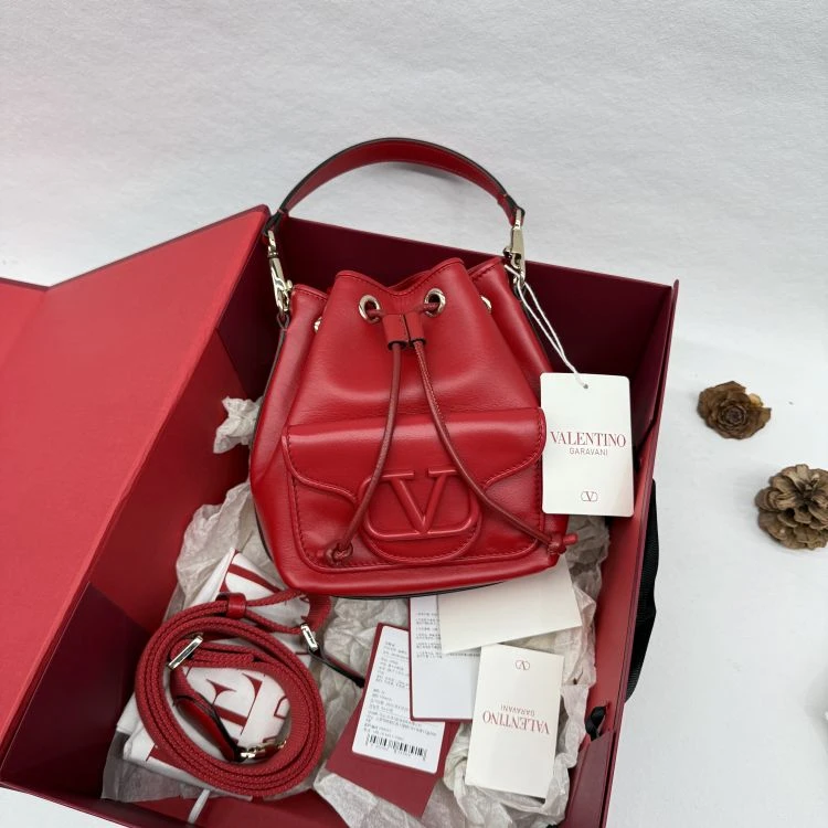 99新/华伦天奴/包包/[260104NKWC]/C18677833436