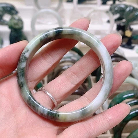 独山玉手镯未镶嵌?*贝