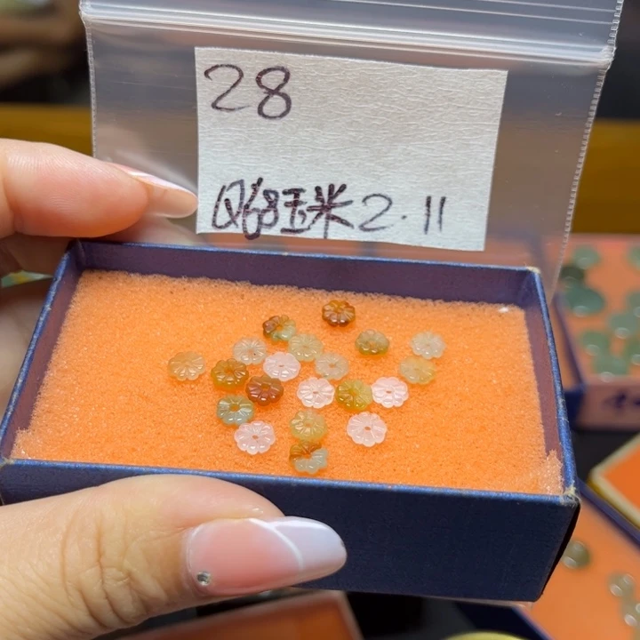定制翡翠未镶嵌玉*粒不