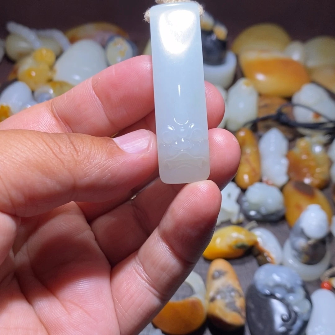 徐***筋和田玉未镶嵌颈饰