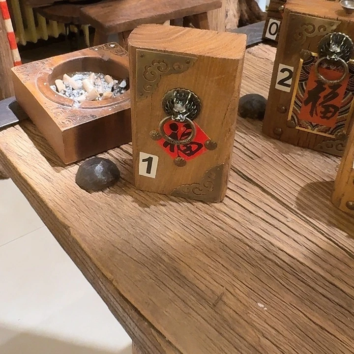 卧**泉老榆木创意摆件定制