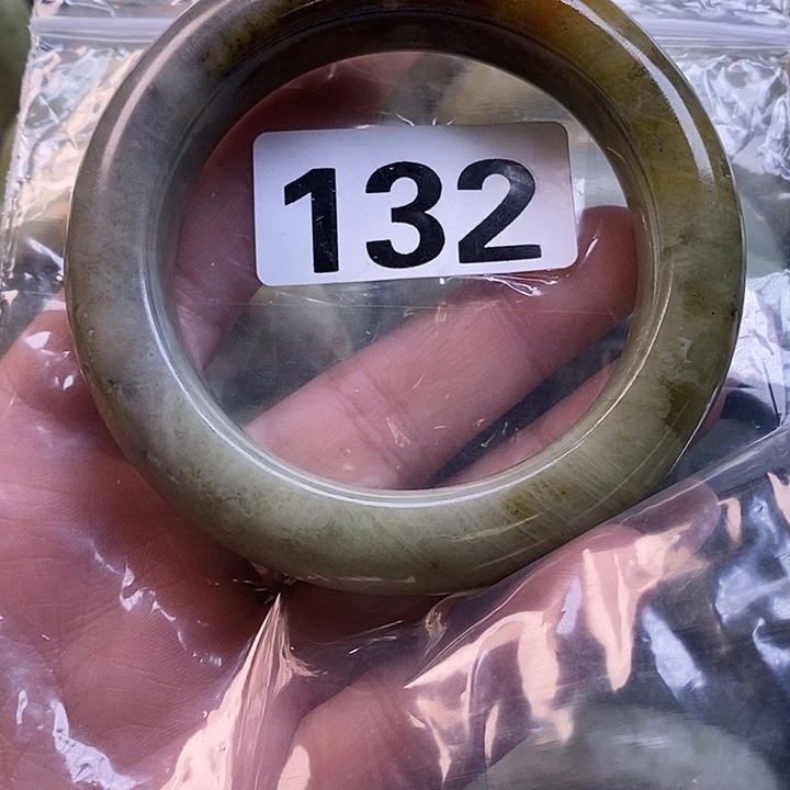 多***菜蛇纹石玉未镶嵌手镯