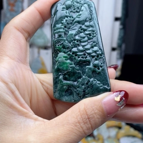 翡翠颈饰未镶嵌翡翠