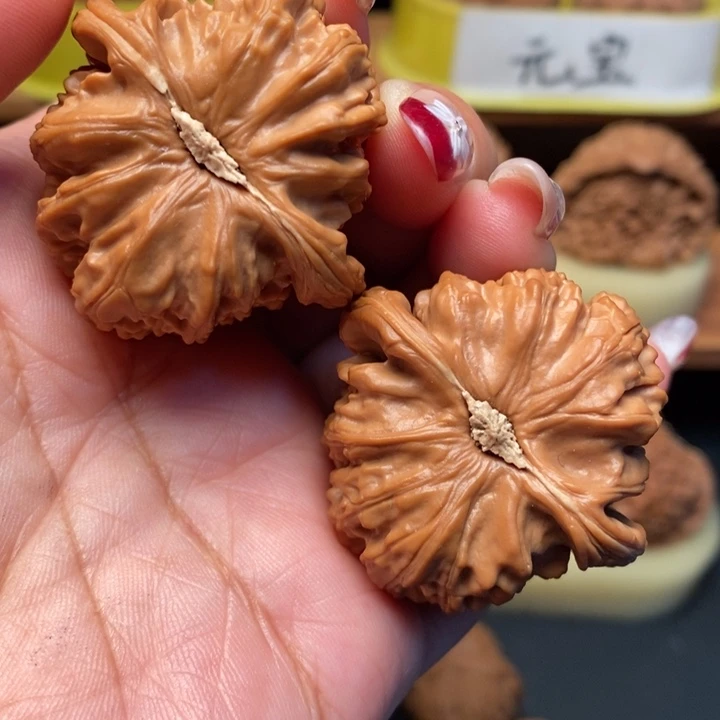 文玩核桃吊坠40白狮子