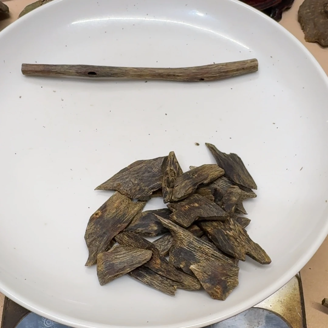 闲***趣沉香碎屑沉香千里香纯虫3克，凤凰尾块料20克