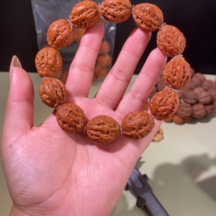 文玩核桃手串……20