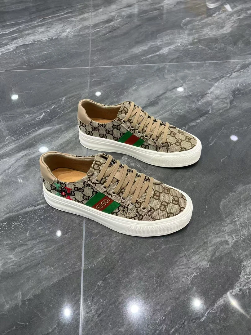 憾路者家2025春季新款潮流蜜蜂刺绣百搭时尚休闲一脚蹬男款布鞋