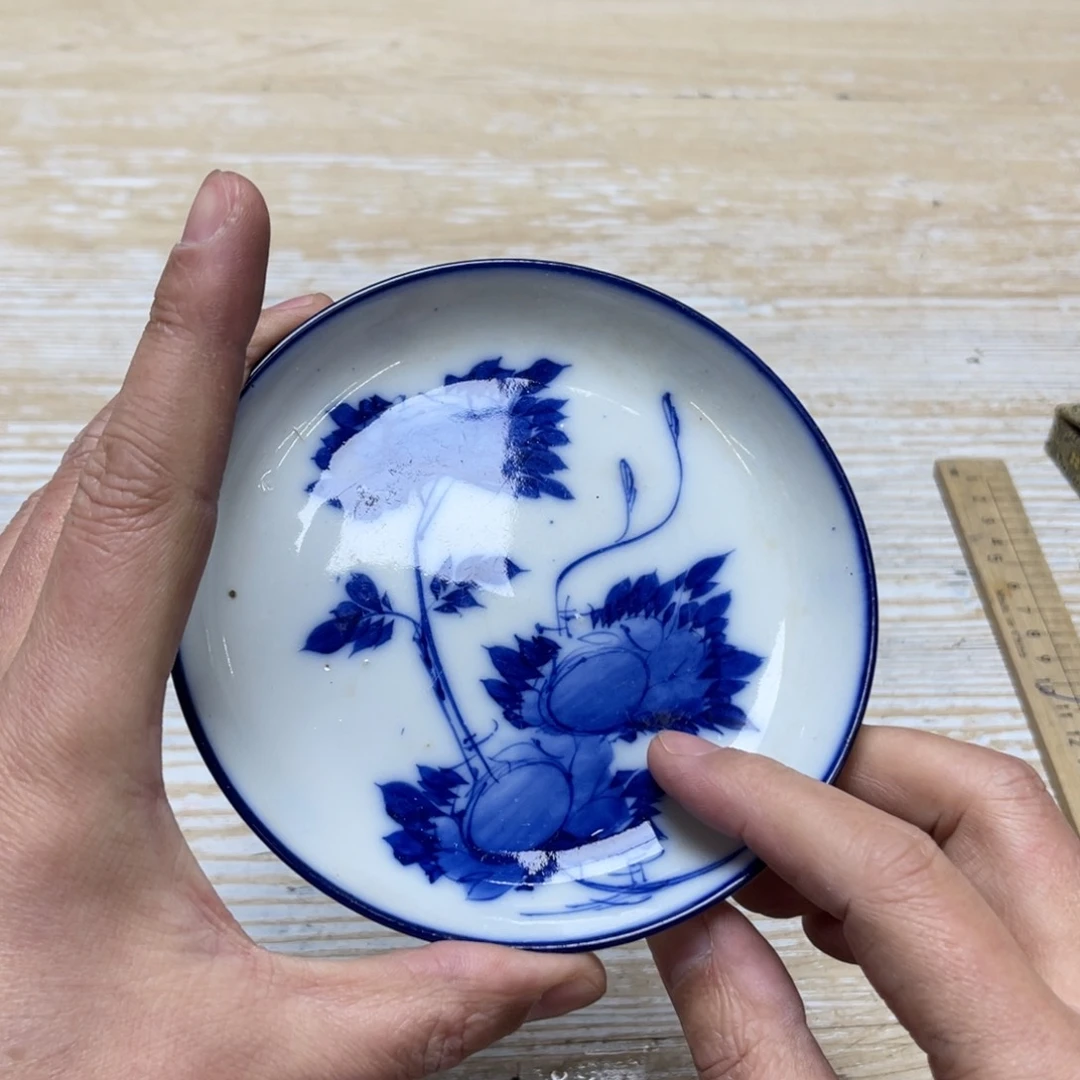 瓷片君**蓝密密麻麻地排列着