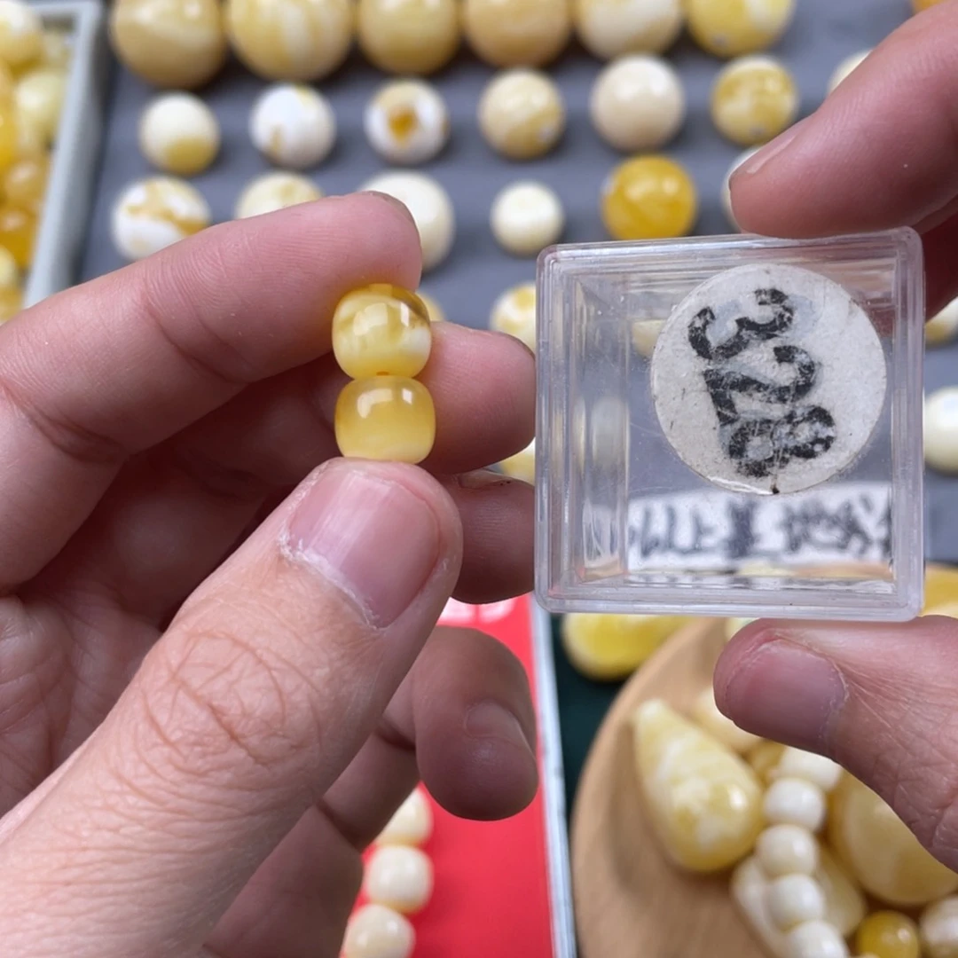 蜜蜡珠宝奇石未镶嵌