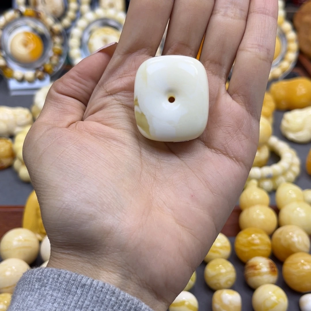 琥珀未镶嵌手串……