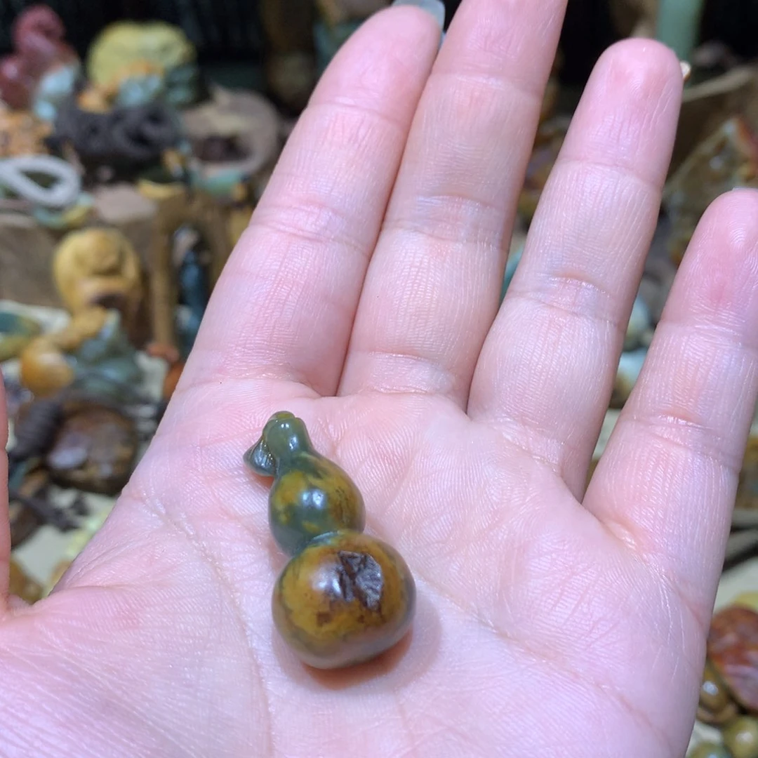 岫岩河磨玉（透闪石质玉）挂件未镶嵌卡*