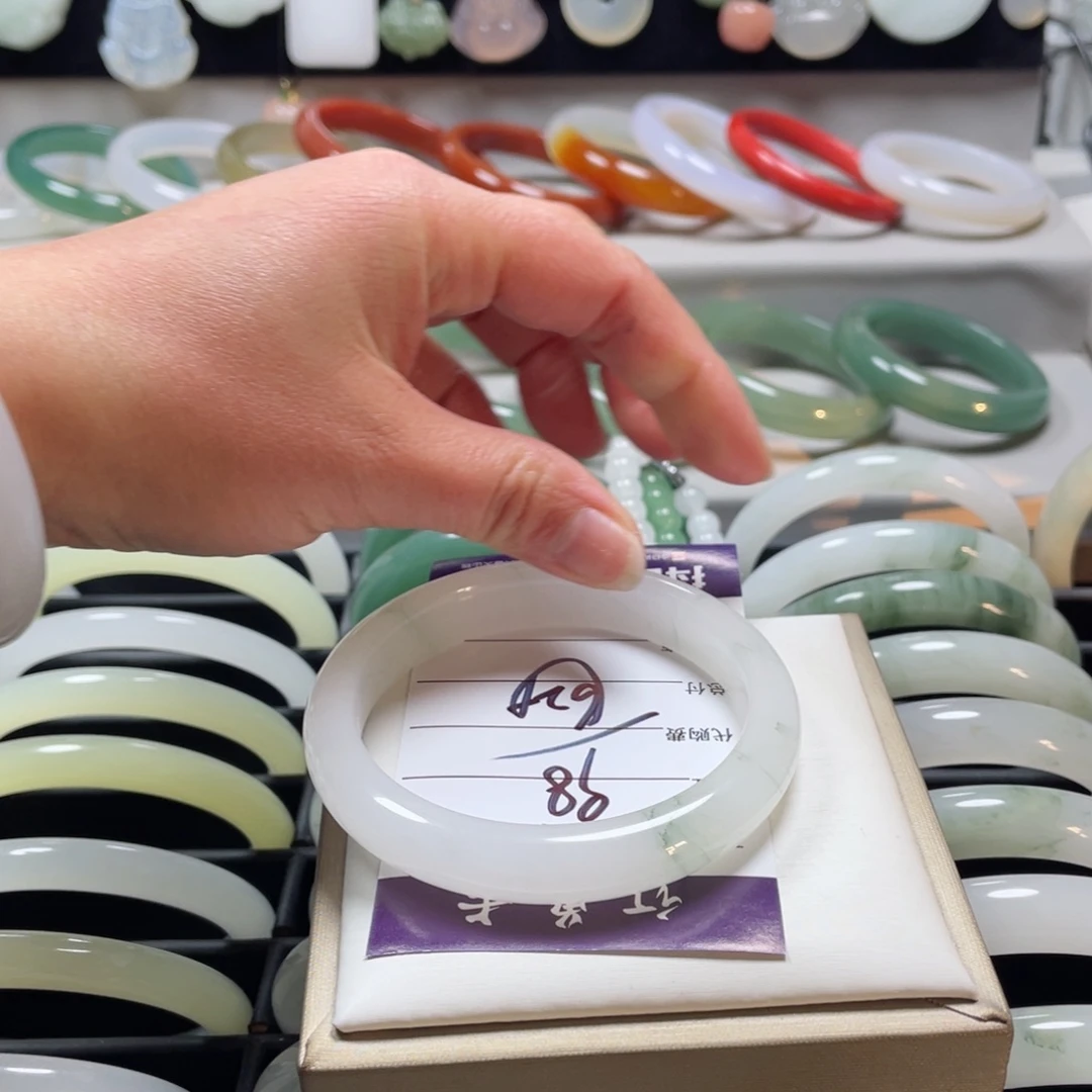 石英质玉手镯未镶嵌