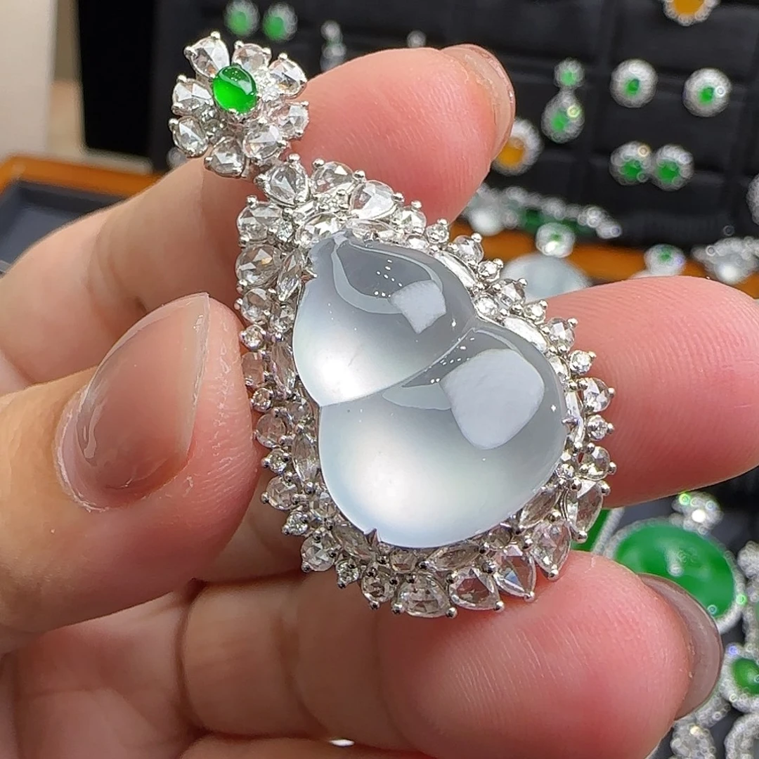 颈饰18K金镶嵌翡翠天然翡翠