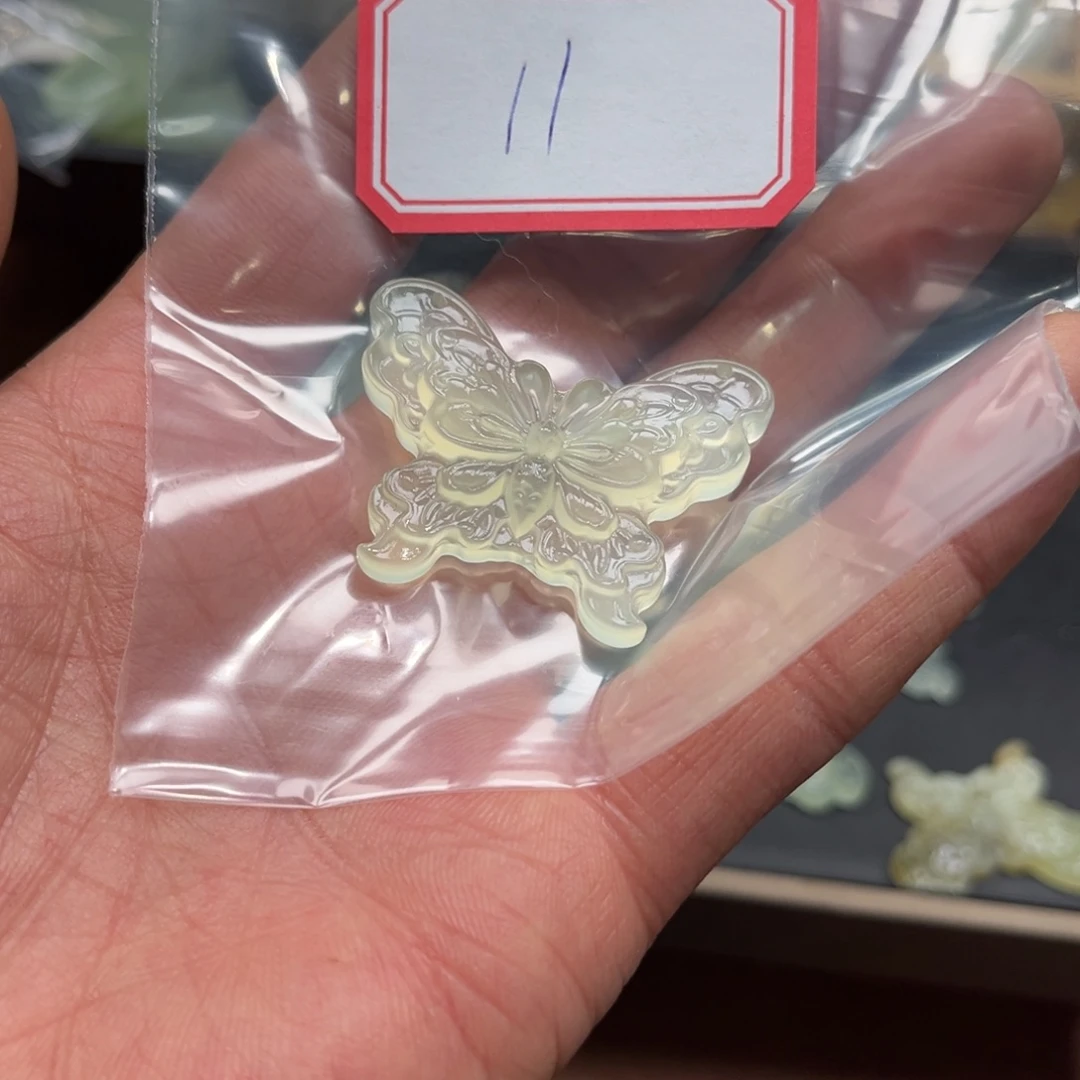 岫玉颈饰合金小**糖