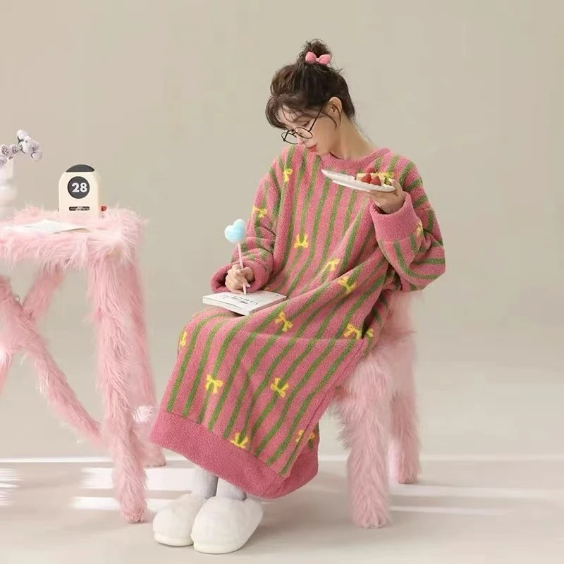 连衣裙子过膝半边绒家居服可外穿长款睡袍圆领珊瑚绒慵懒风 558