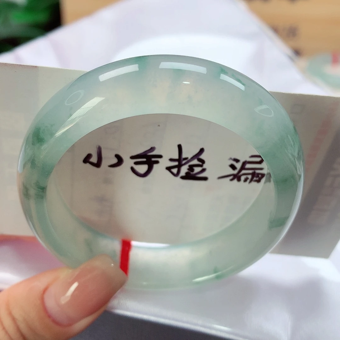未镶嵌手镯（贵妃镯）翡翠冰透飘花56贵妃，完美