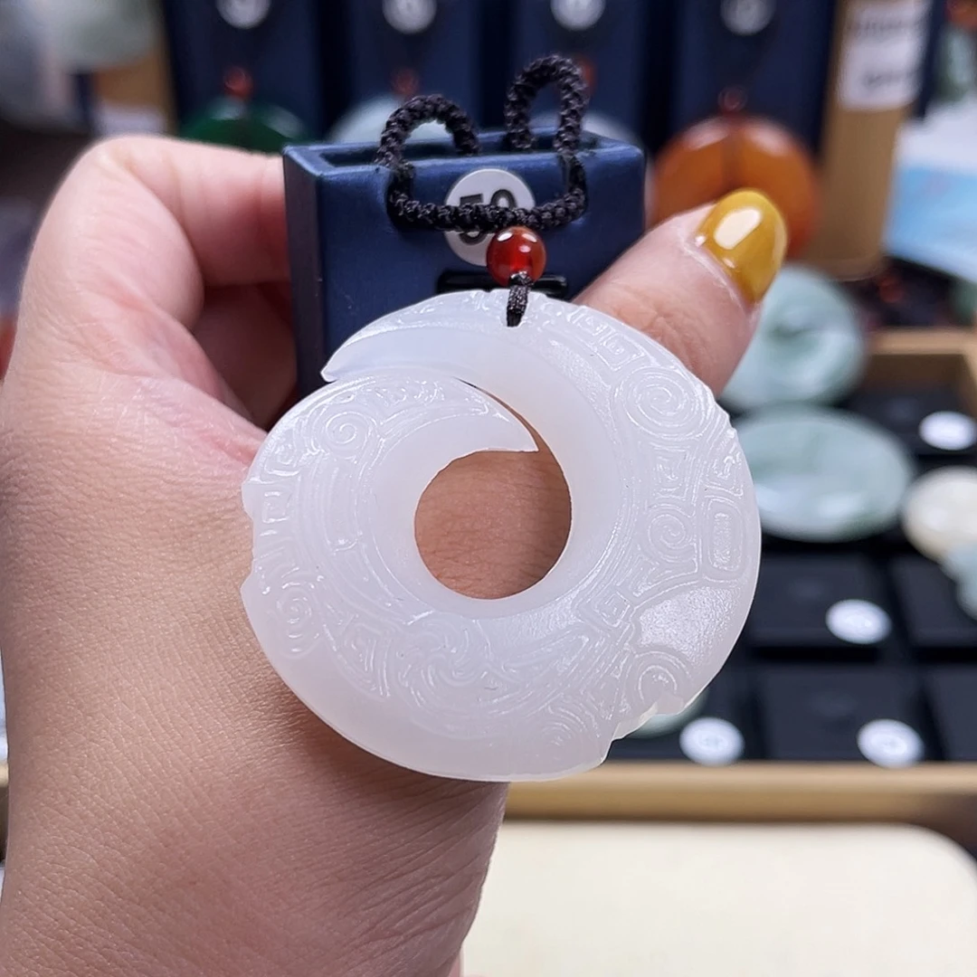 石英质玉未镶嵌颈饰