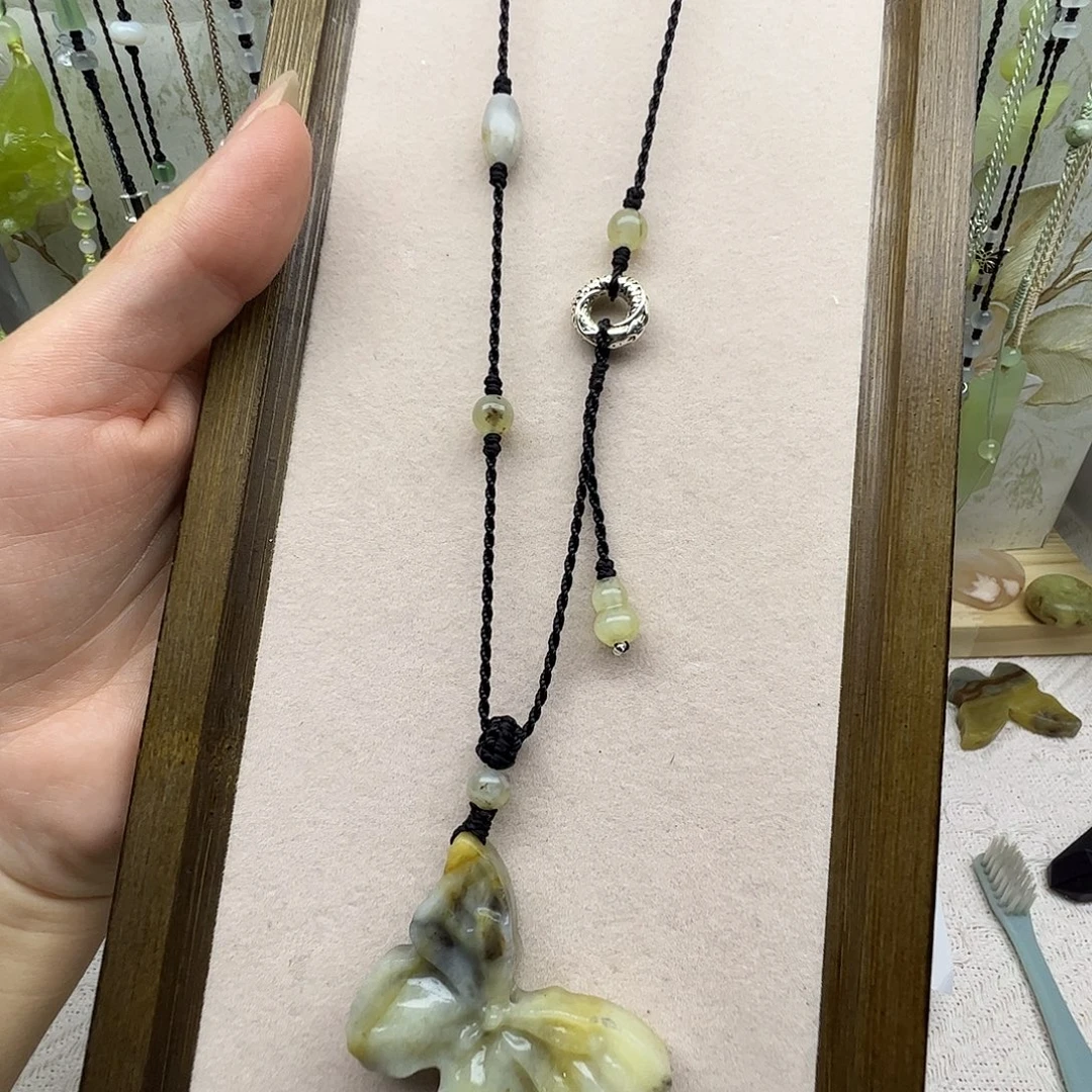 小***五蛇纹石玉合金颈饰