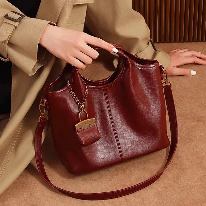 百搭单根斜挎包手提包红色咖色女士包小包包小众休闲气质腋下包甩