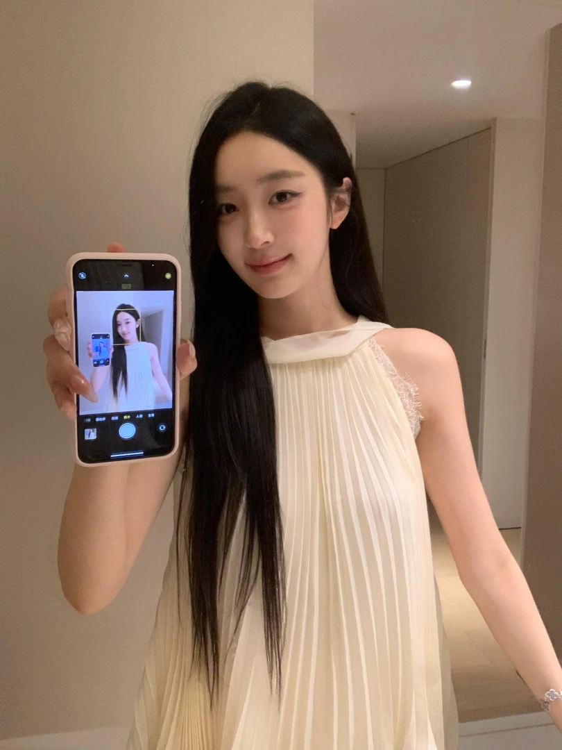 恋夏风情 压褶蕾丝挂脖飘带无袖上衣+短裙女夏季轻薄柔软雪纺套装