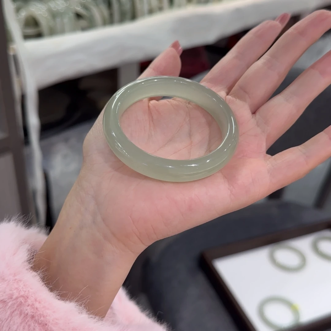 ***ㅤ东陵石未镶嵌手镯