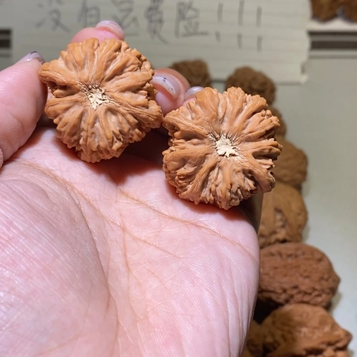 匍***进核桃手串/手链塔尖