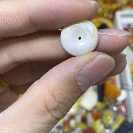 蜜蜡未镶嵌裸石吊坠