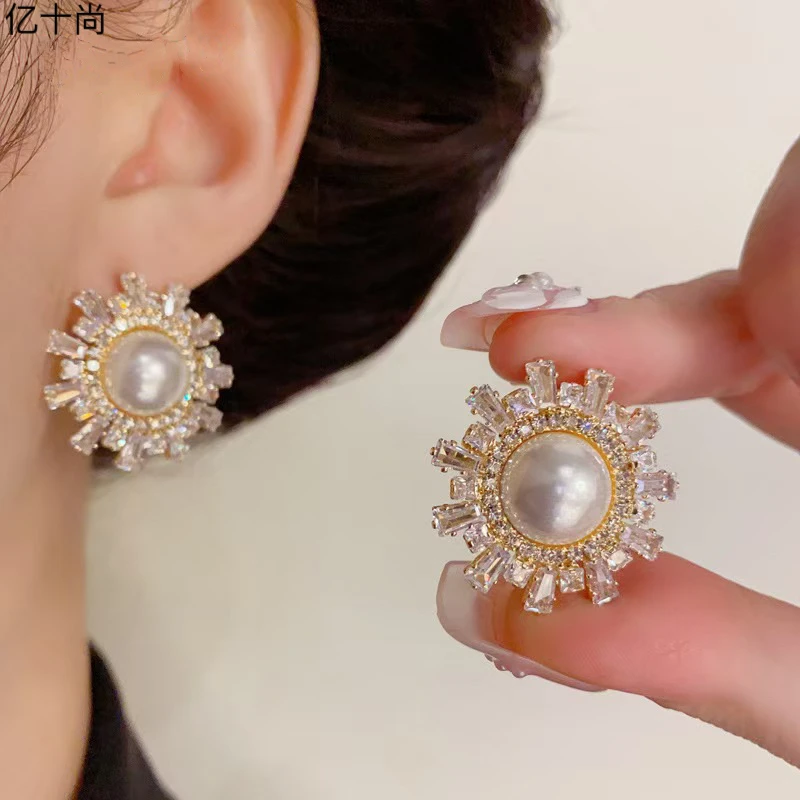 925银合成锆石耳饰 亿十尚太阳白珠绽放耳钉轻奢时尚大气洋气仙美