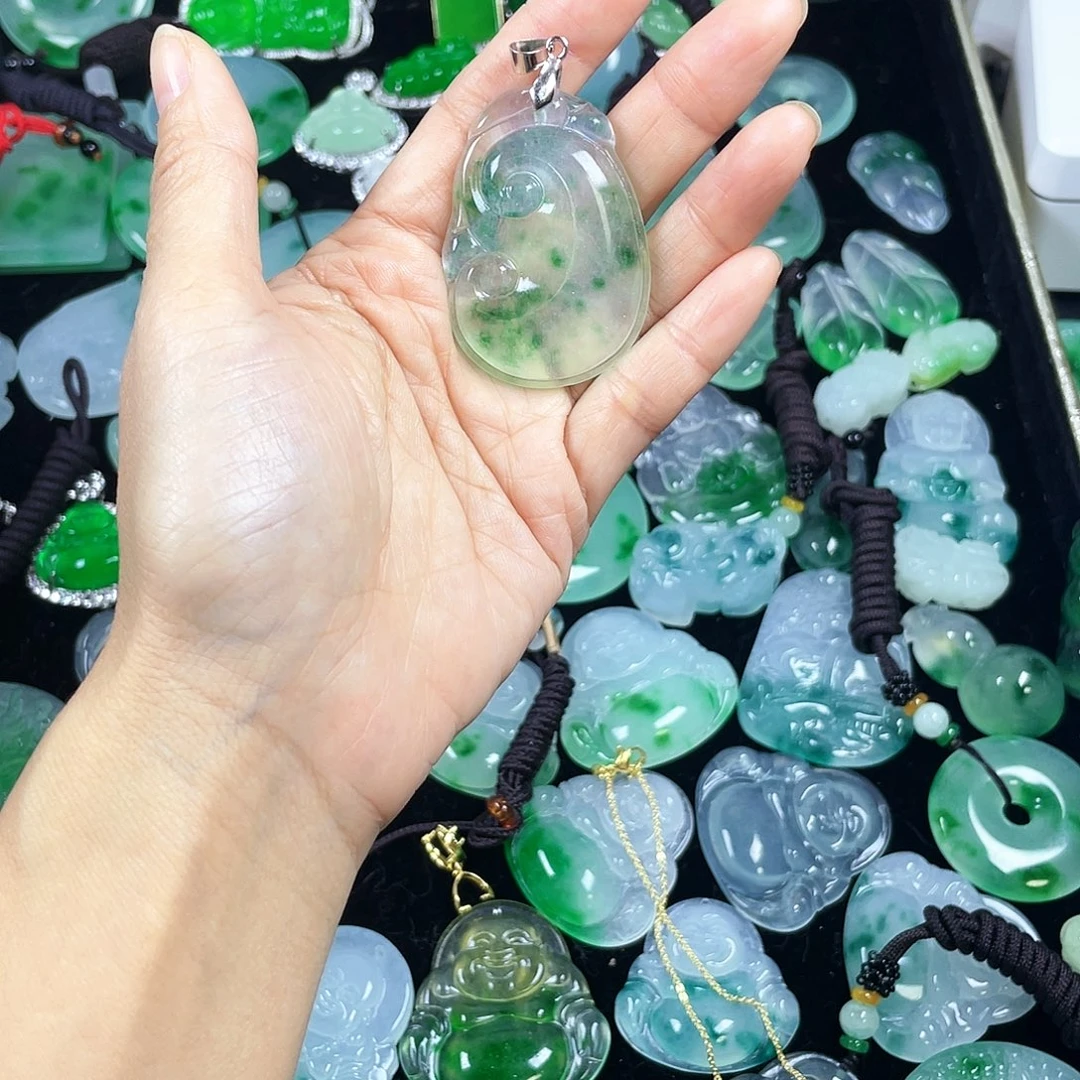 冬***雨翡翠未镶嵌颈饰吊顶