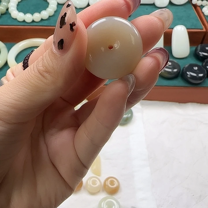和田玉（糖玉）未镶嵌颈饰