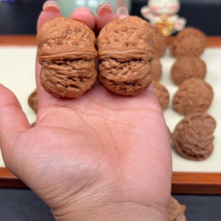 文玩核桃把件大**哥元宝修46