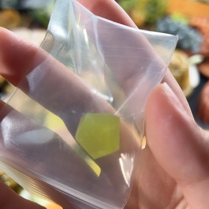 蛇纹石玉岫玉原石未镶嵌橘*