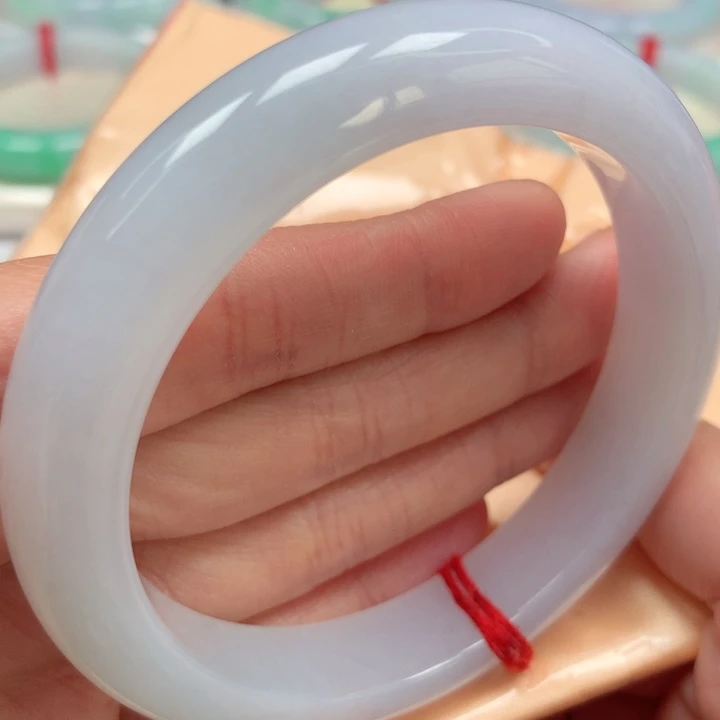 翡翠手镯未镶嵌冰胶白月光