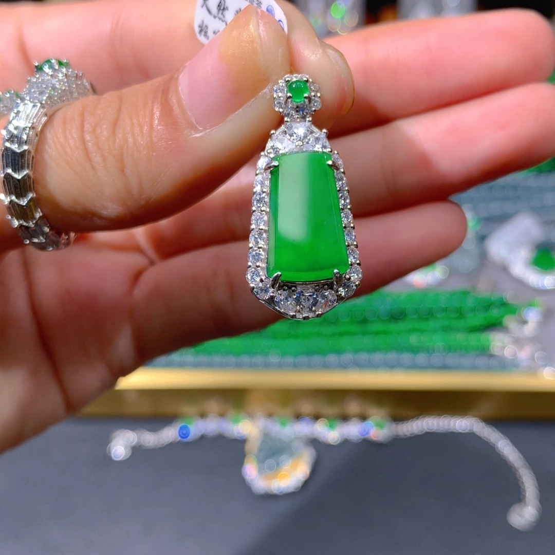 翡翠手链未镶嵌天然翡翠