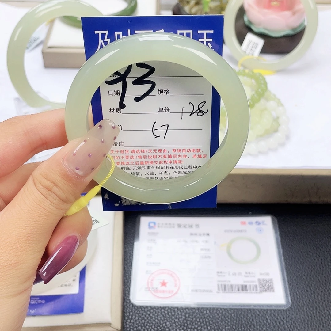 和田玉未镶嵌手镯