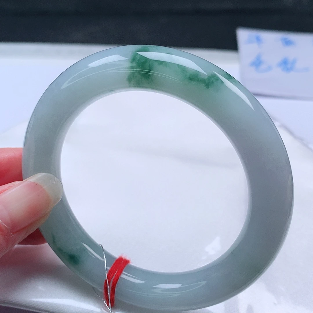 翡翠手镯未镶嵌55圈