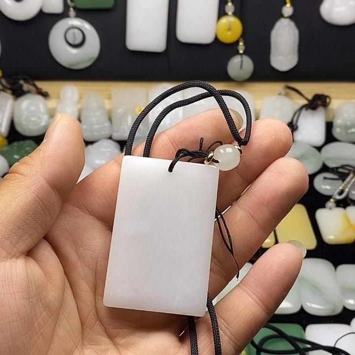 石英质玉未镶嵌颈饰无*