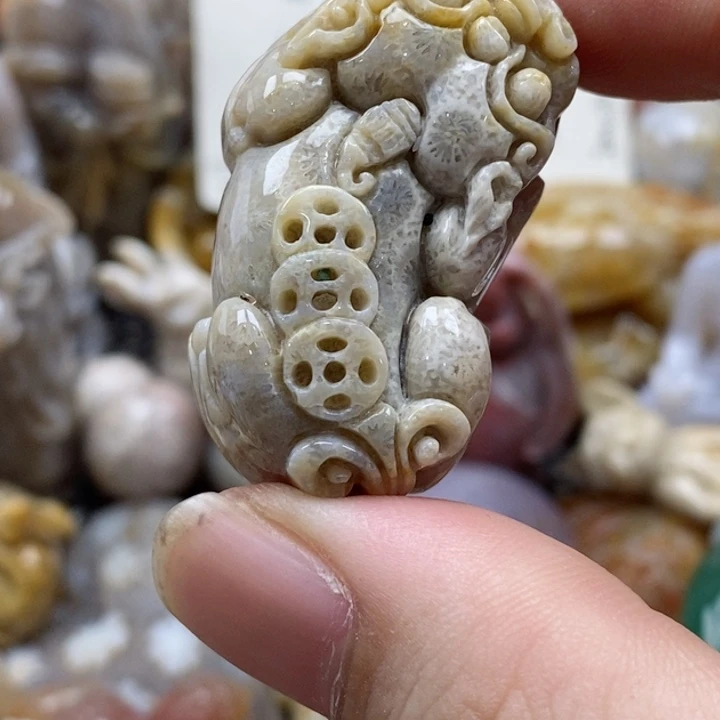 硅化珊瑚（珊瑚玉）未镶嵌颈饰姬*英