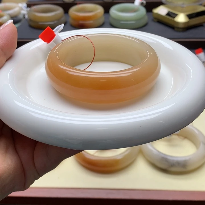 石英质玉手镯未镶嵌