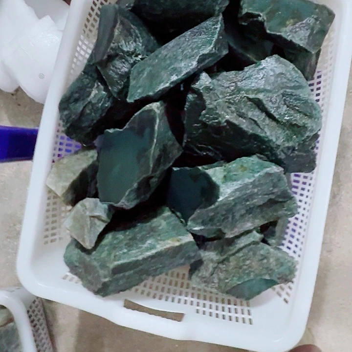 御***生和田玉(糖玉)未镶嵌珠宝半成品