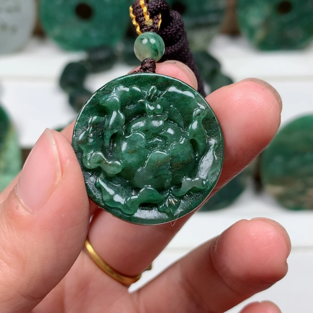 独山玉颈饰未镶嵌