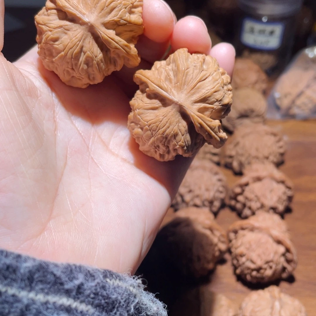 吊坠桃核40尺野狼，