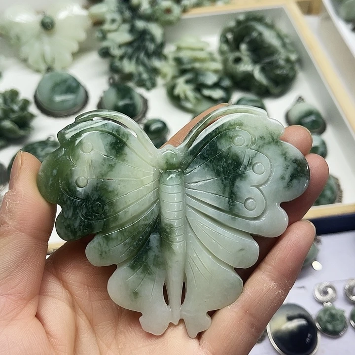 蛇纹石玉未镶嵌颈饰