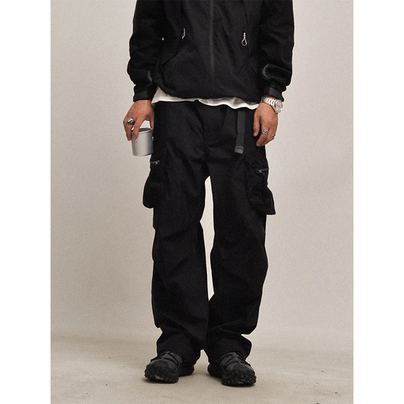机能风融入日常穿搭！轻量化城市通勤多口袋直筒宽松休闲工装裤潮