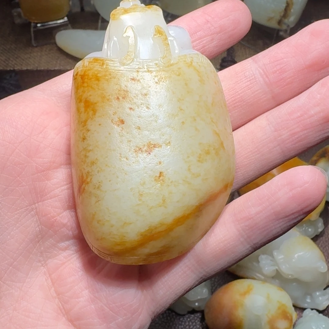 和田玉未镶嵌把件