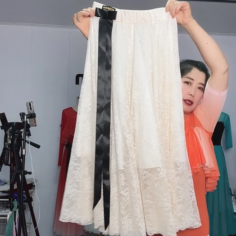 L乳白蕾丝。