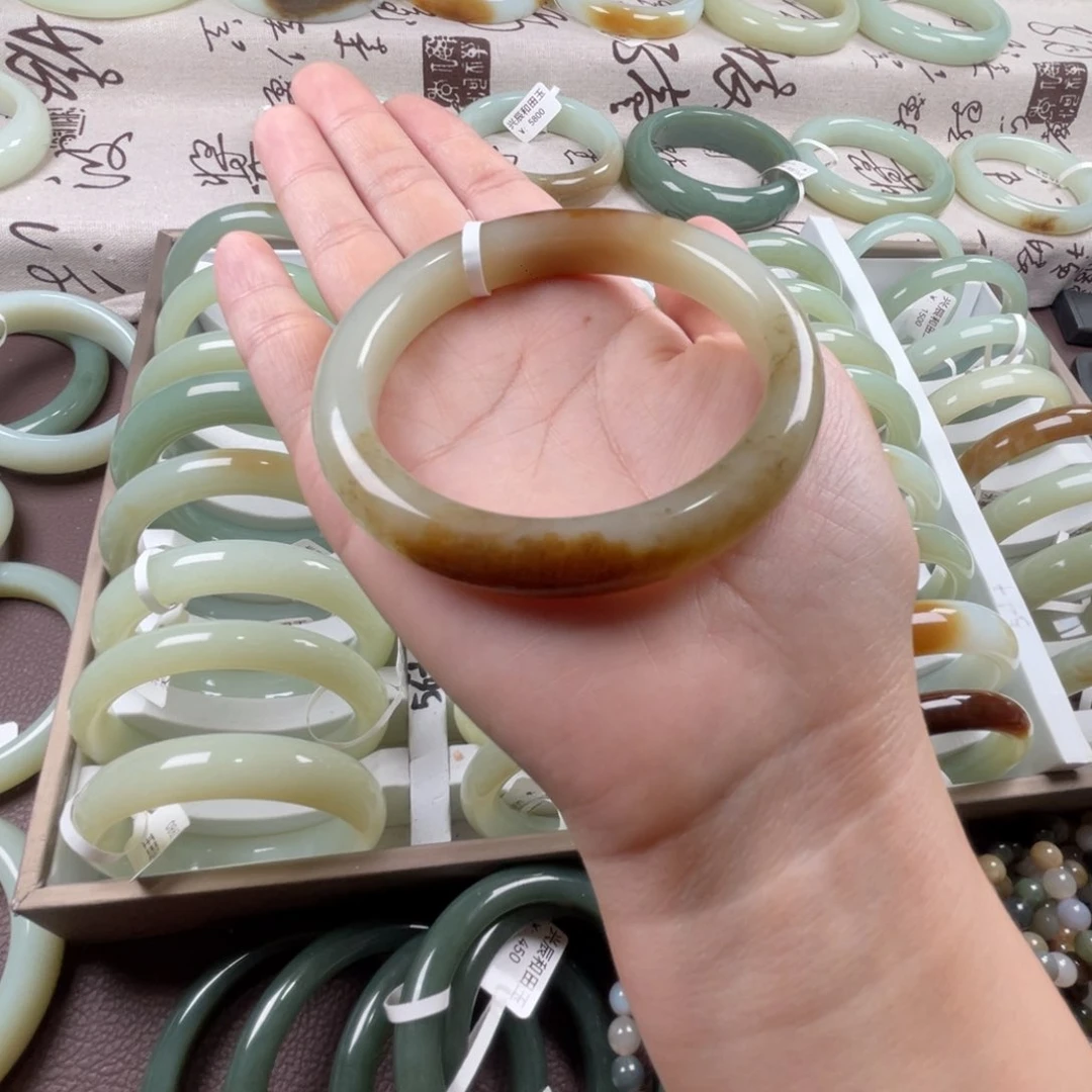 和田玉手镯未镶嵌