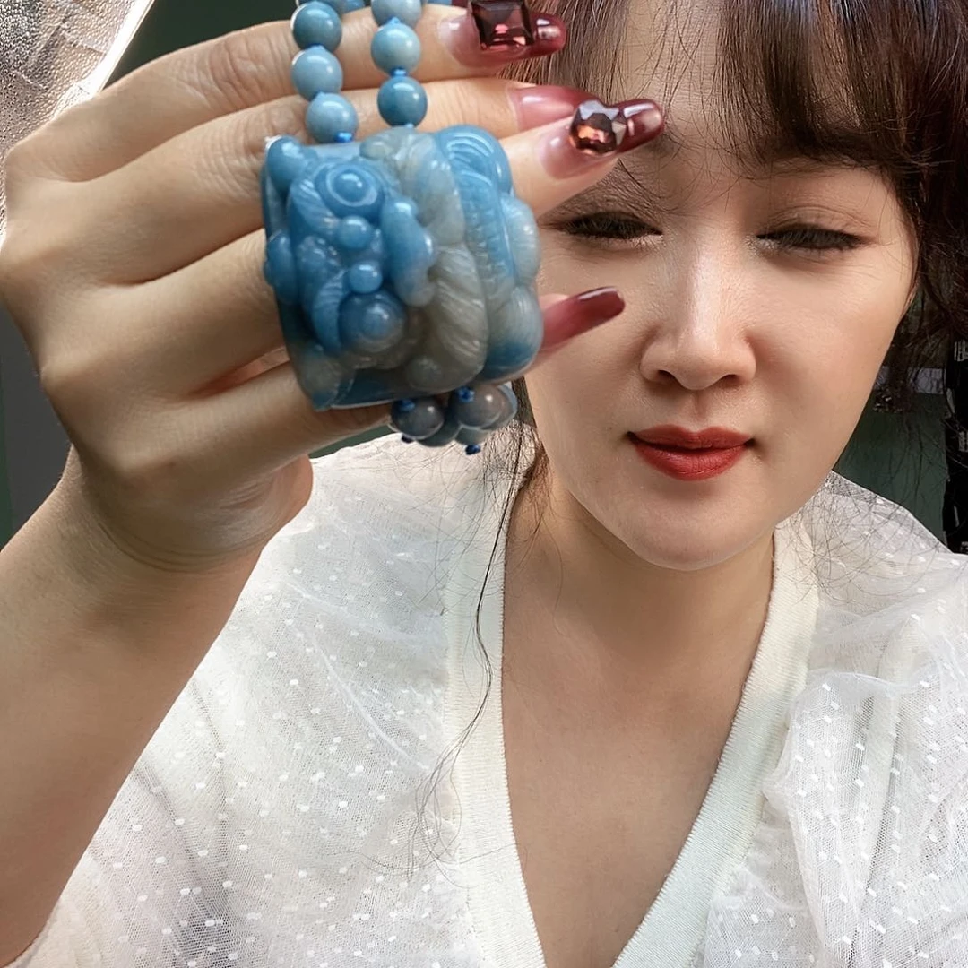 石英质玉未镶嵌手镯大****丽